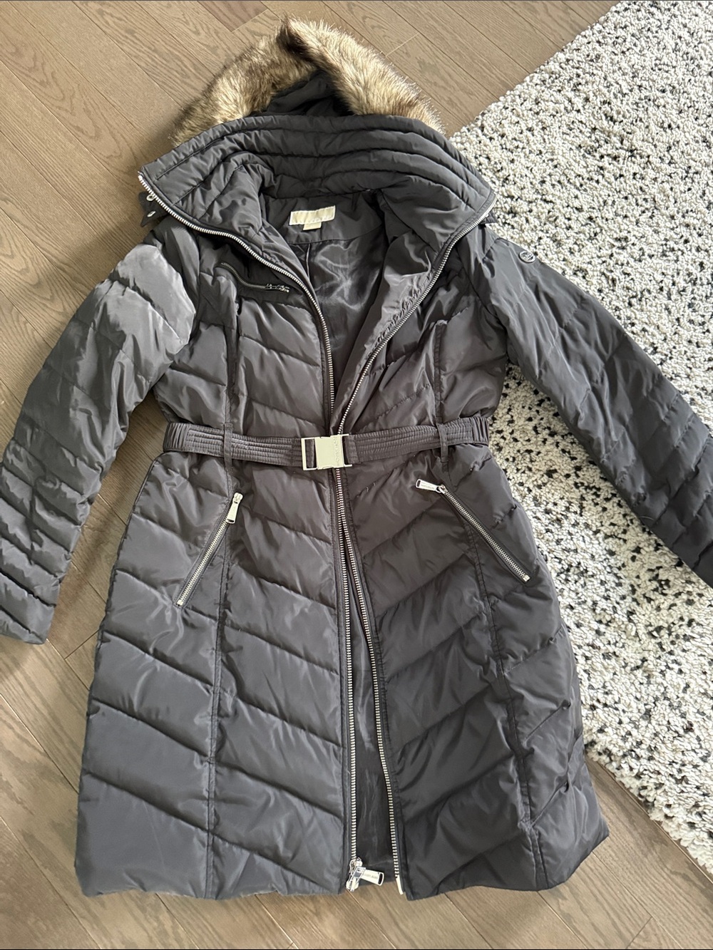 Women's Gray Quilted Belted Puffer Coat with Faux Fur Trim